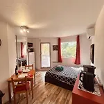 Au Calme - 10 Min Des Cures Thermales A Pied Apartment